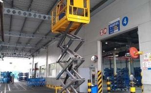 液壓升降平臺完美解決倉庫裝卸高度問題