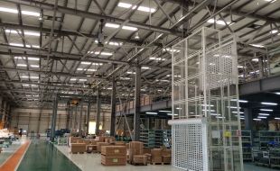 穩定可靠的液壓提升機定制滿足木材加工需求